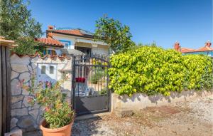 Gorgeous Home In Vodnjan With House Sea View 