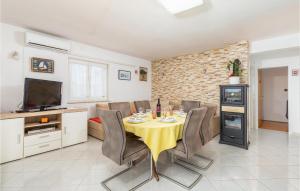 Gorgeous Home In Vodnjan With House Sea View 