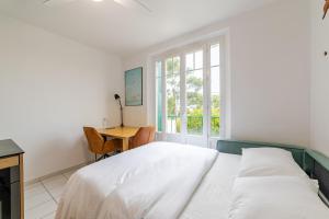 Chic T2 Vue Mer Terrasse Clim & Parking à Sanary, 7mn à pied de la plage et du centre ville