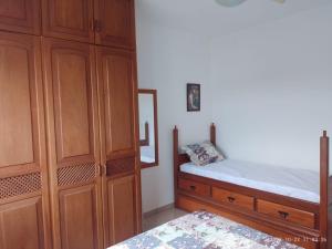 PRIME Beach e Praia do Forte a Pé e Polo Gourmet com carro no estacionamento.