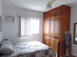 PRIME Beach e Praia do Forte a Pé e Polo Gourmet com carro no estacionamento.