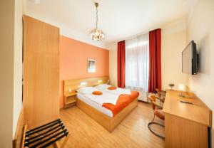 Double or Twin Room room in Hotel Golden City Garni