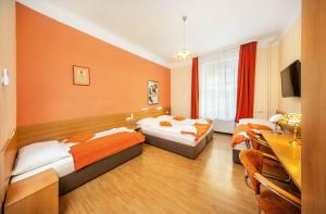Apartment (4 Adults) room in Hotel Golden City Garni