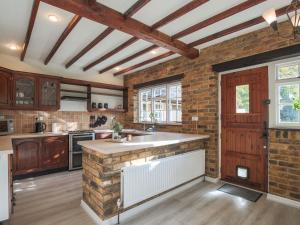Idyllic Home in Picturesque Village of Wraysbury - Pass the Keys