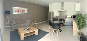 Hotels HPC Suites - Cassis Centre - Parking Gratuit & Piscine Chauffee : photos des chambres