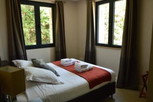 Hotels HPC Suites - Cassis Centre - Parking Gratuit & Piscine Chauffee : photos des chambres