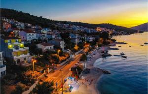 2 Bedroom Lovely Apartment In Mastrinka