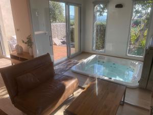 Maisons de vacances logement avec jacuzzi : photos des chambres