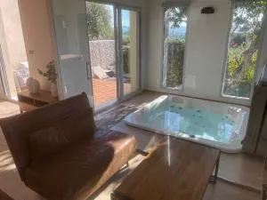 logement avec jacuzzi - 茹卡
