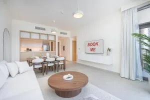 Prestigious 2-Bedroom Unit with Waterfront Charm in Dubai Creek Harbour - Dubai