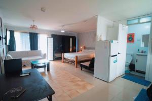 JJJGM PLACE @ ALEX HILLS