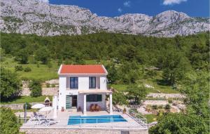 Holiday Home Gornje Tucepi With Sea View 313 - Loma-asunnot, Tučepi