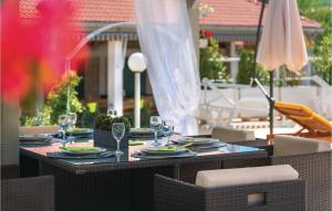 Nice Home In Unesic With Wifi