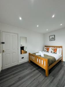 St Helens House Incredible Location with Parking & Garden