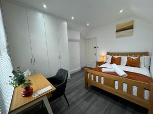 St Helens House Incredible Location with Parking & Garden