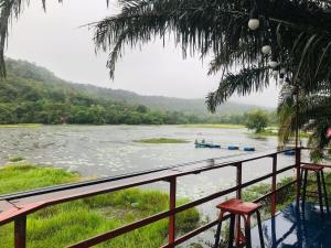 ภูเคียงน้ำรีสอร์ต ที่พักริมน้ำวัดเรืองแสงช่องเม็ก