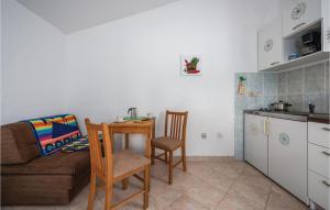 Lovely Apartment In Sv,lovrec With Wifi 