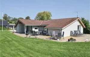 Nice Home In Børkop With Kitchen - Jelling