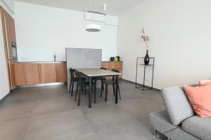 Bardot, luxury apartment with swimming pool and sauna near the beach in Badhuis Cadzand