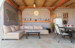 2 Bedroom Gorgeous Home In Valtura 