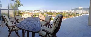 Amazing terrace view Gorgeous loft near Metro - 4-Sterne-Hotels in Athen