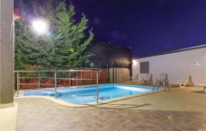 Stunning Apartment In Valbandon