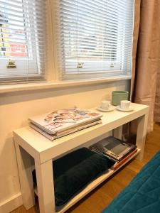 Beautiful En-suite room by Hostara Homes