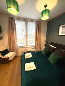 Beautiful En-suite room by Hostara Homes