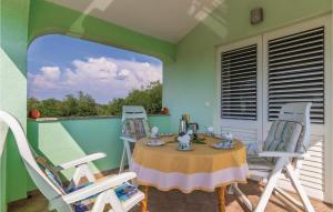 Two-Bedroom Apartment In Sv,lovrec