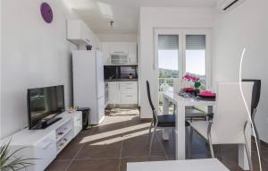 Amazing Apartment In Saldun With Wifi 