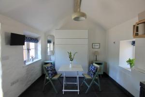 The Dairy, A Cosy conversion nr Little Haven