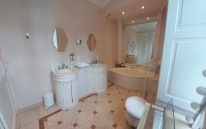 Villas Manoir de L-AUBINIERE : photos des chambres