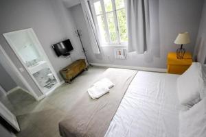 Apartamento com 4 suites a 100m da praia Copacabana