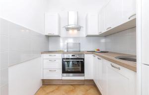 Cozy Apartment In Crikvenica With House Sea View 