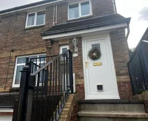 Fully modernised house, sleeps 8, - Coity