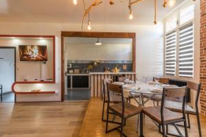 Appartements l-atypique au centre des arcades Elegant Spacieux : photos des chambres