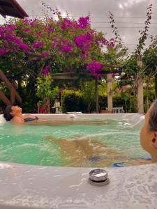 6 - Apartamento de 02 quartos com jacuzzi em Bombas