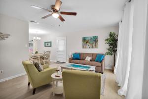 Summer Spot! Charming Pool Getaway 3 miles drive to Beach