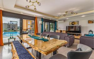 Beautiful Home In Pomer With Wifi 