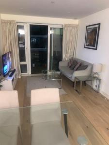 stunning 2 bed penthouse Canning Town