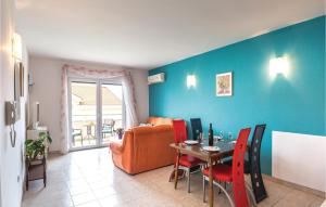 Two-Bedroom Apartment In Makarska