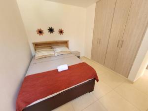 F111- Apartamento cerca al Club Campestre con piscina