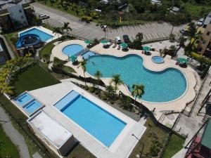 F111- Apartamento cerca al Club Campestre con piscina