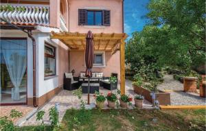 2 Bedroom Awesome Apartment In Krasica