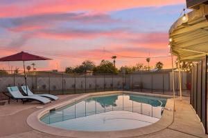 Heart Of Phoenix Home - Pool - Foosball - Golf