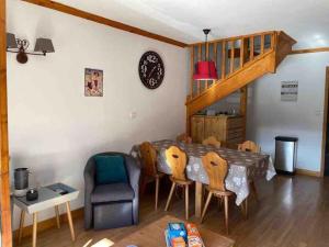 Duplex T3, ski aux pieds, plein sud, Piscine