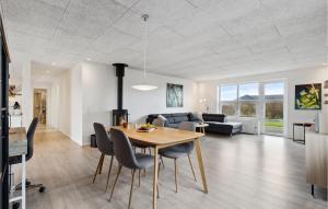 3 Bedroom Cozy Home In Ulfborg