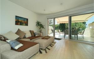 3 Bedroom Gorgeous Home In Svivan