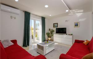Stunning Home In Fradelani With Wifi 