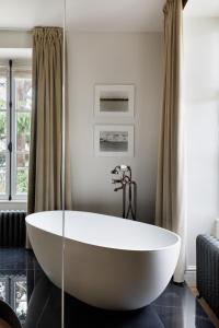 B&B / Chambres d'hotes Clos du Cedre - Chambres d-Hotes d-Exception, Luxury B&B a Dinan : photos des chambres